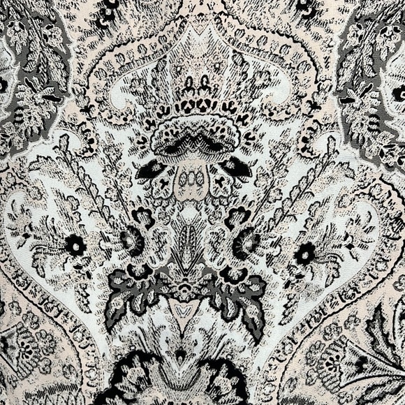 Rose & Olive. Paisley shirt. 3/4 sleeves. Size medium. - Picture 2 of 6